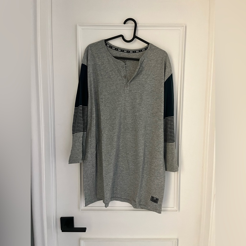 Men’s Nike Grey Long Sleeve Tee